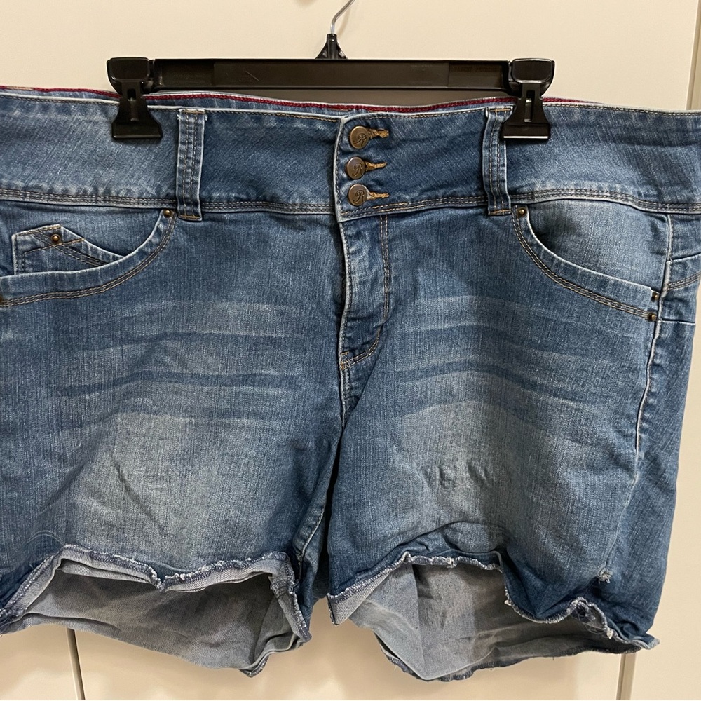 Perfect for summer! High waisted shorts